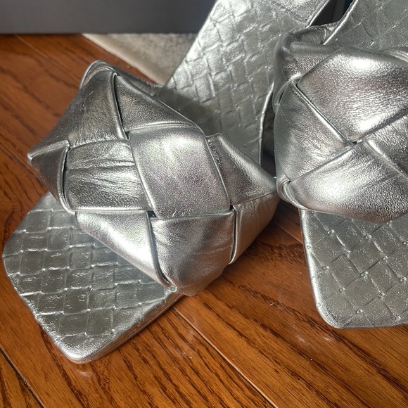 Vince Camuto Heels in SILVER!🖤 - Picture 2 of 11